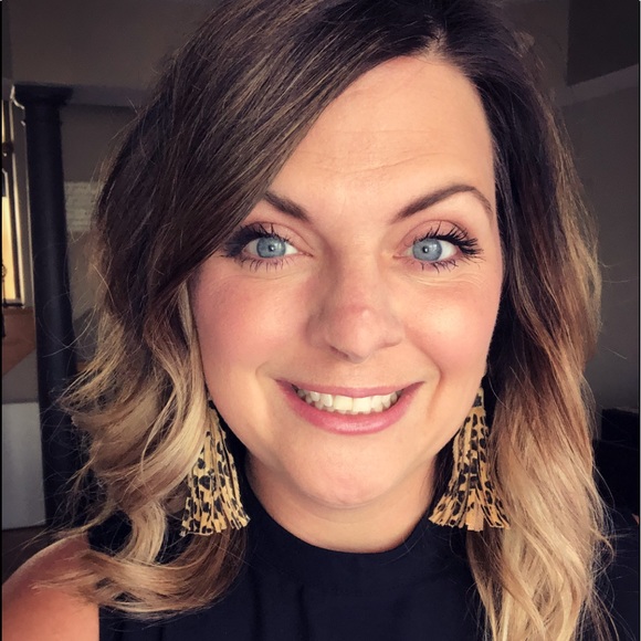 Meet your Posher, Amy - Picture 2 of 2